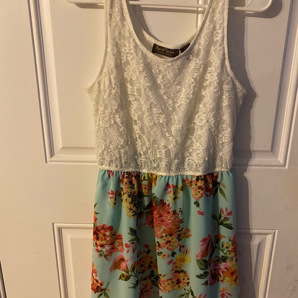 Sleeveless dress